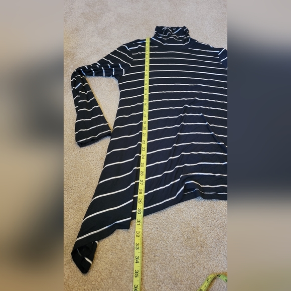 Larry Levine Turtleneck Striped Women's Tunic Top Size large black & white used - Picture 6 of 8